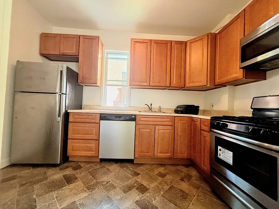2nd image of 1823 Amethyst St #D
