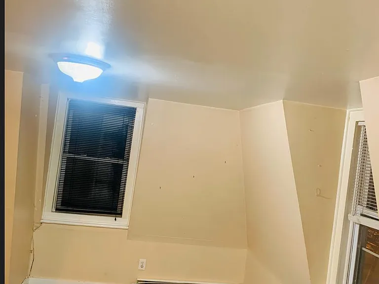 546 Jefferson Ave — Photo 8