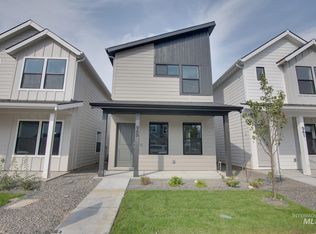 945 S Wavetrain Ave, Boise, ID 83709