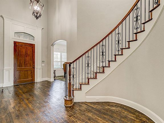 3rd image of 4393 Veneto Dr