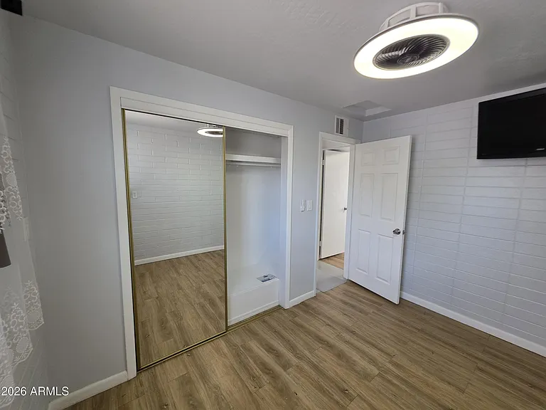 574 S Park St #B — Photo 15