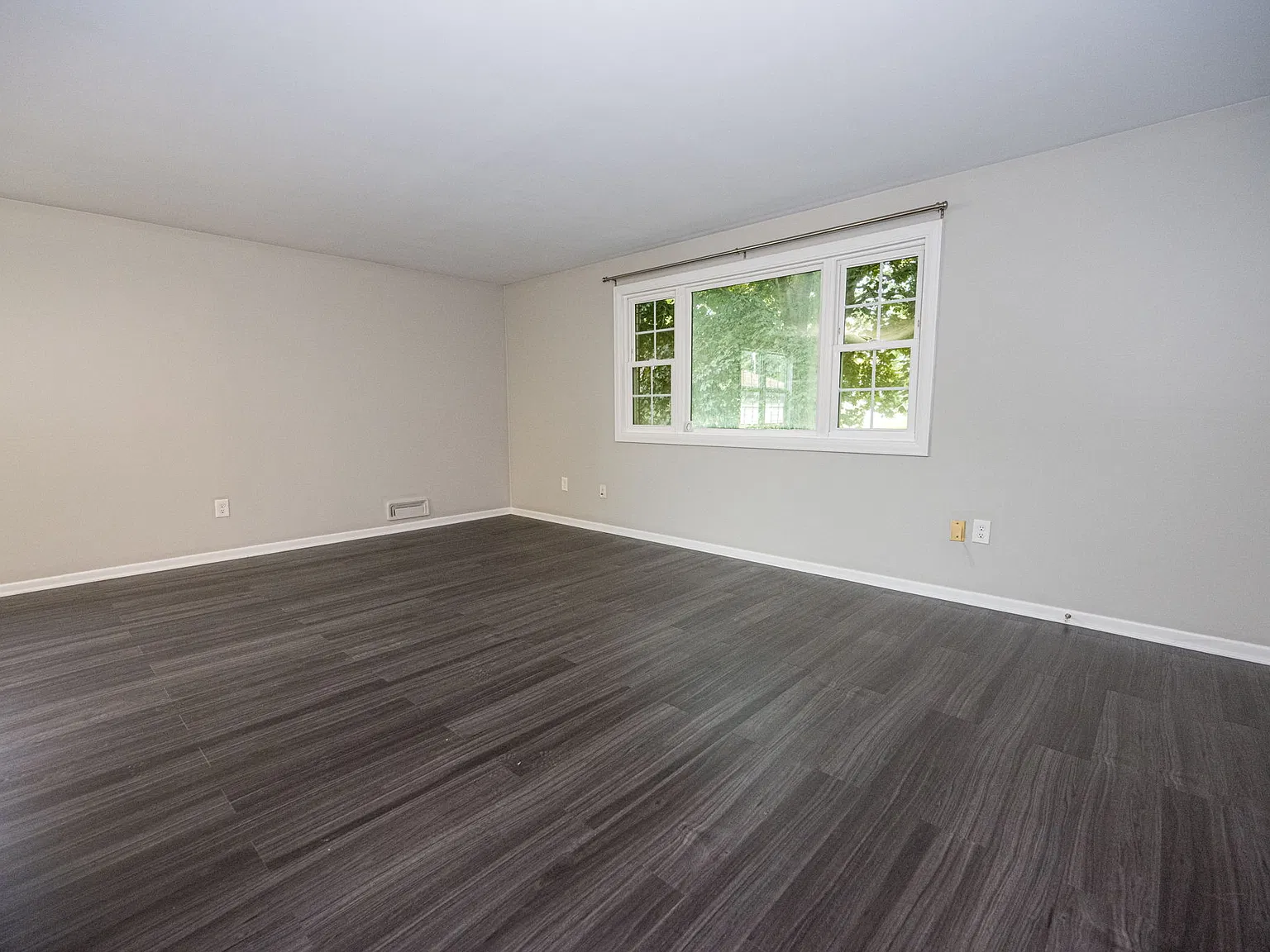 3 bed, 1200 sqft, $1,598 — Photo 2