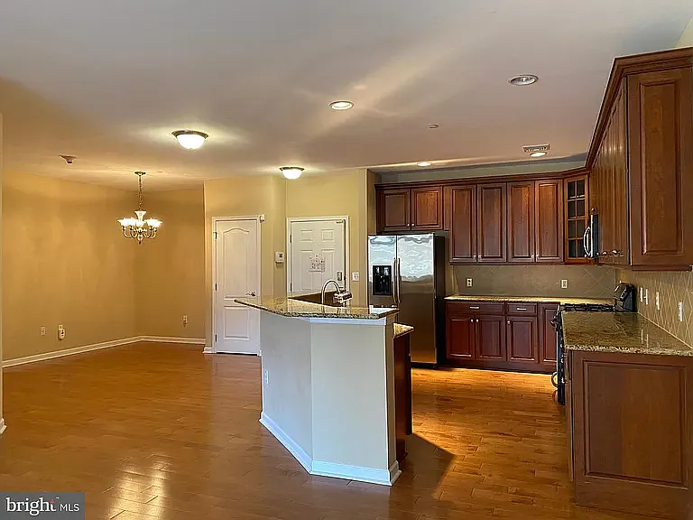 307 Carson Ter — Photo 16