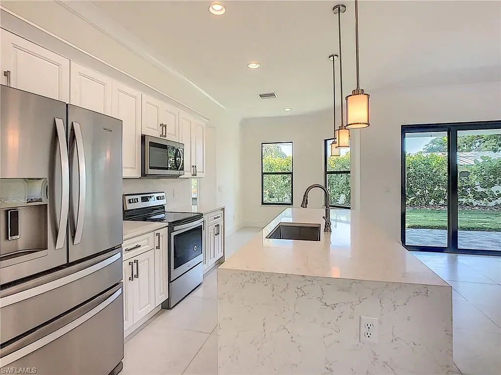 4 bed, 2295 sqft, $3,300 — Photo 4