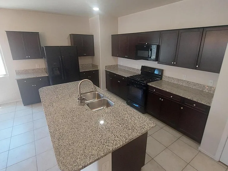 30238 W Verde Ln — Photo 12