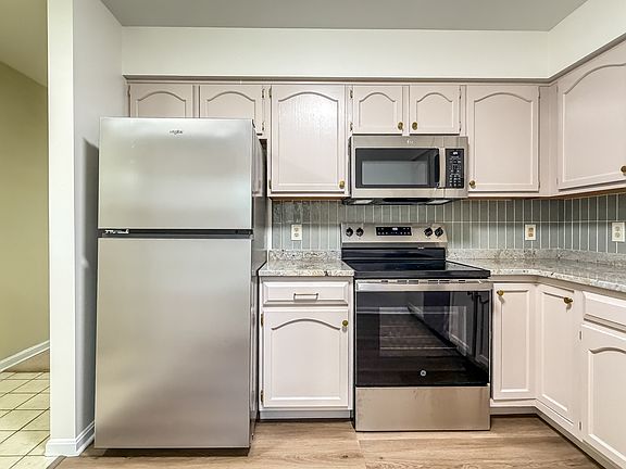 4th image of 208 Greenview Dr
