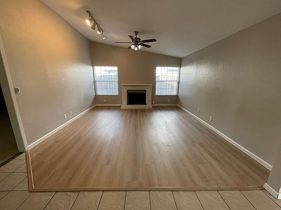 5th image of 248 Edwin Dr