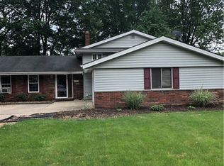 27383 Edgepark Dr, North Olmsted, OH 44070