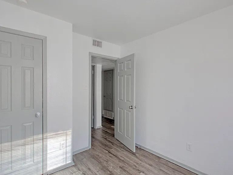 916 Isbell Rd #D — Photo 6