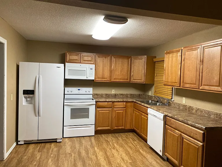 1229 N Johnson St — Photo 2