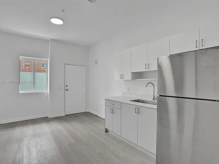 1567 NW 1st St #5 — Photo 3