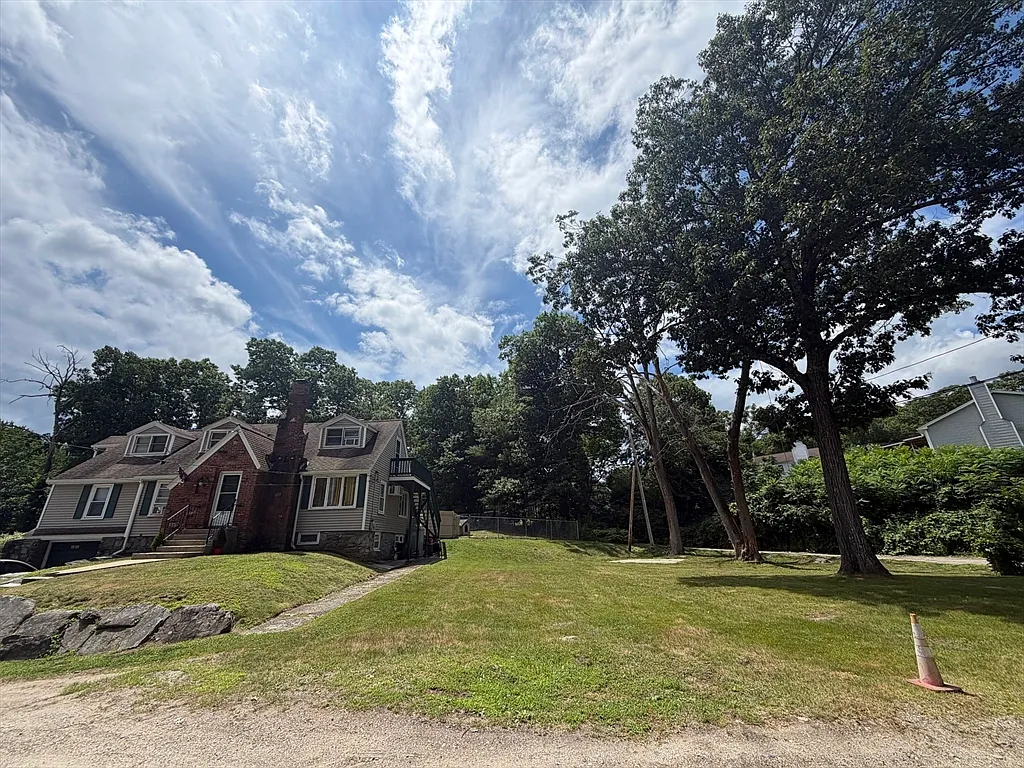 1 bed, 1.0 bath, 900 sqft, $1,800 — Photo 3
