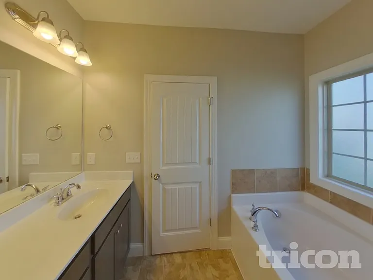 5105 Cloverhill Dr — Photo 12
