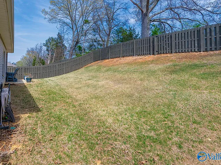 125 River Springs Ct — Photo 32