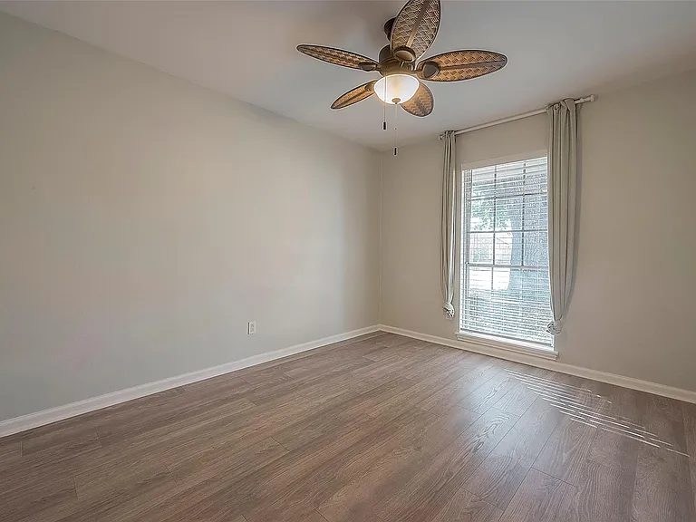 7810 Locke Ln — Photo 15