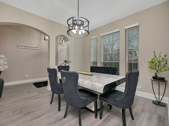 5th image of 102 Lakeway Ln
