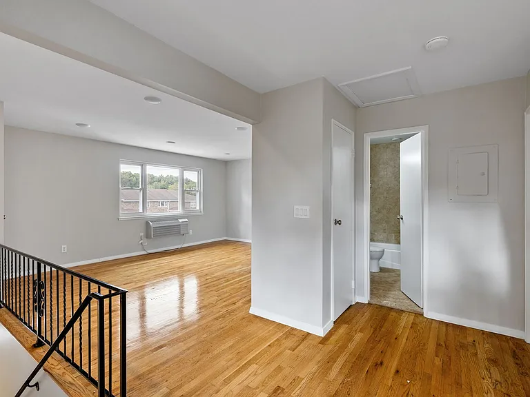 20-22 Rosol Ln #24 — Photo 3