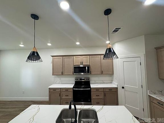 4th image of 3105 Lynn Dr