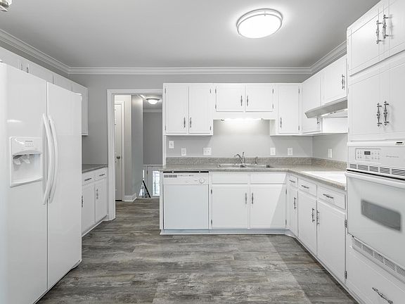 4th image of 8214 Holly Crest Dr