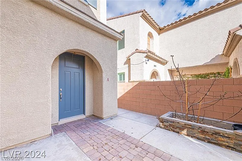 4 bed, 3.0 bath, 2612 sqft, $2,600 — Photo 3