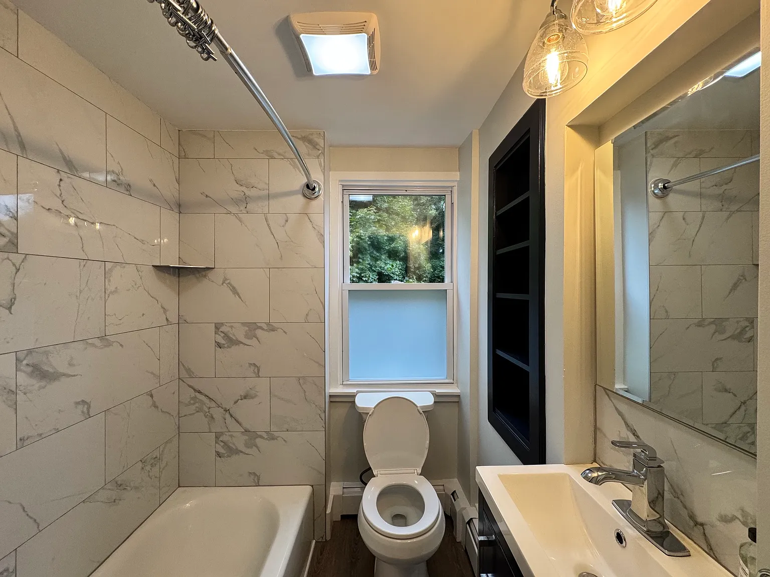 2 bed, 1066 sqft, $2,300 — Photo 2