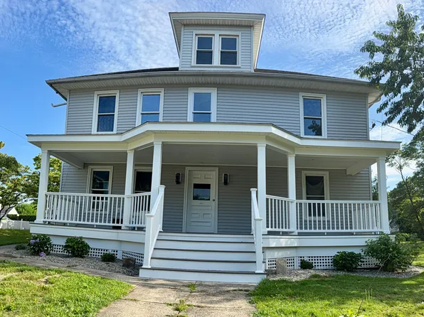 40 Pleasant St Floor 2, Westerly, RI 02891