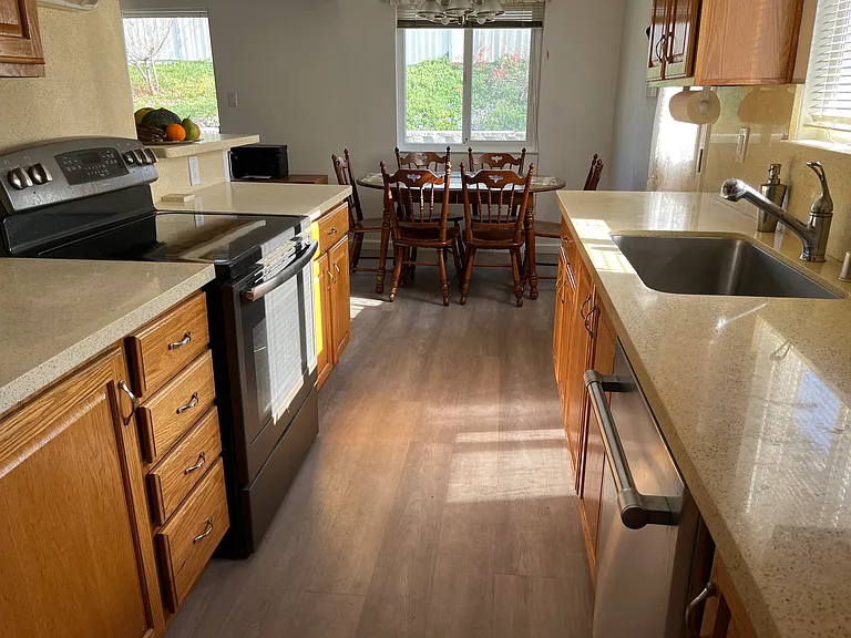 404 Bixby Dr — Photo 3