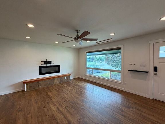 3rd image of 6237 E 21st Ave