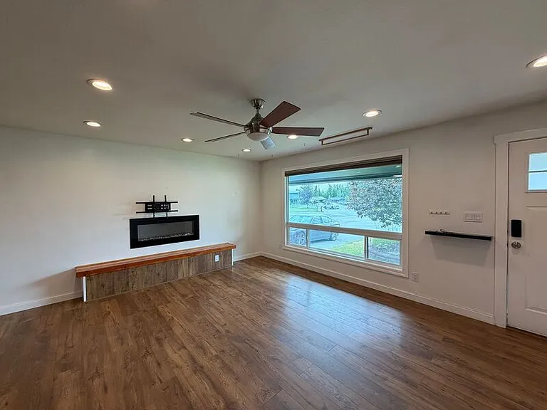 6237 E 21st Ave — Photo 3