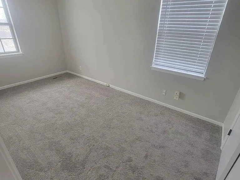 333 NW Millstone Cir #333 — Photo 4