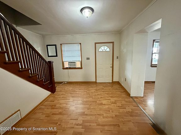 3rd image of 519 Crown Ave