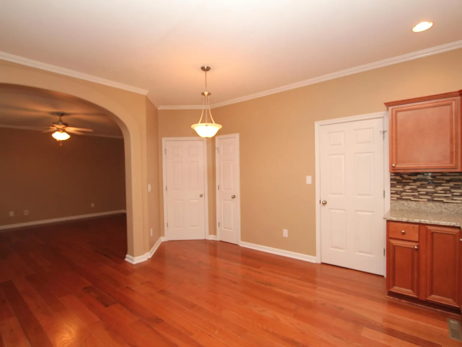 4 bed, 3.5 bath, 2651 sqft, $2,550 — Photo 4