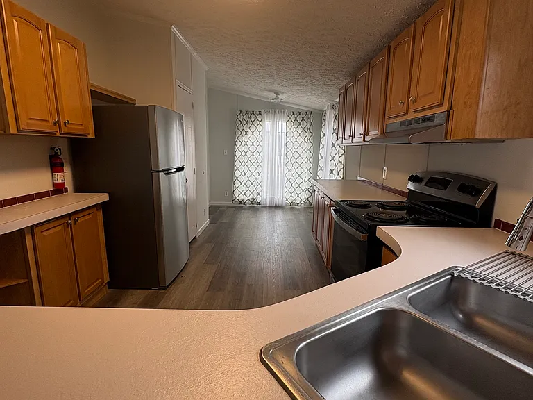 305 Hammond St — Photo 8