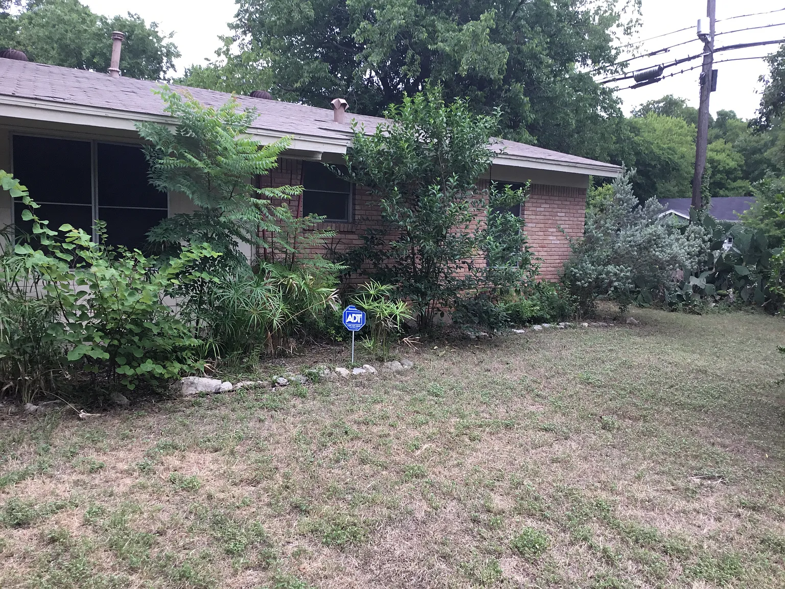 3 bed, 1070 sqft, $1,900 — Photo 1