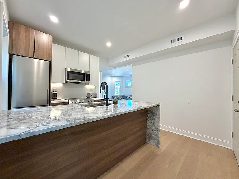 8 Fox St #2 — Photo 9