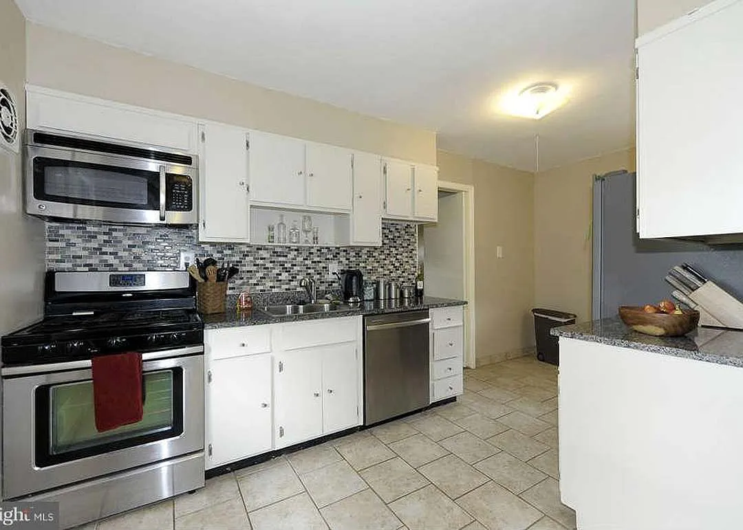 3 bed, 2200 sqft, $2,000 — Photo 4