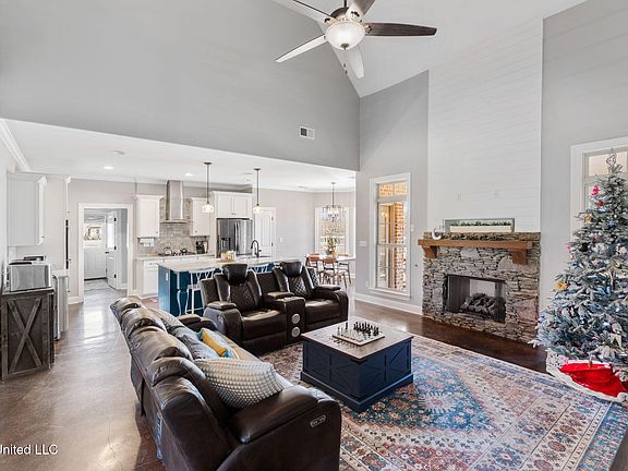 4th image of 4883 W Oak Grove Rd