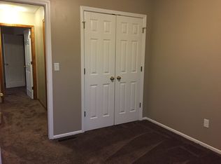 726 NE Swann Cir, Lees Summit, MO 64086