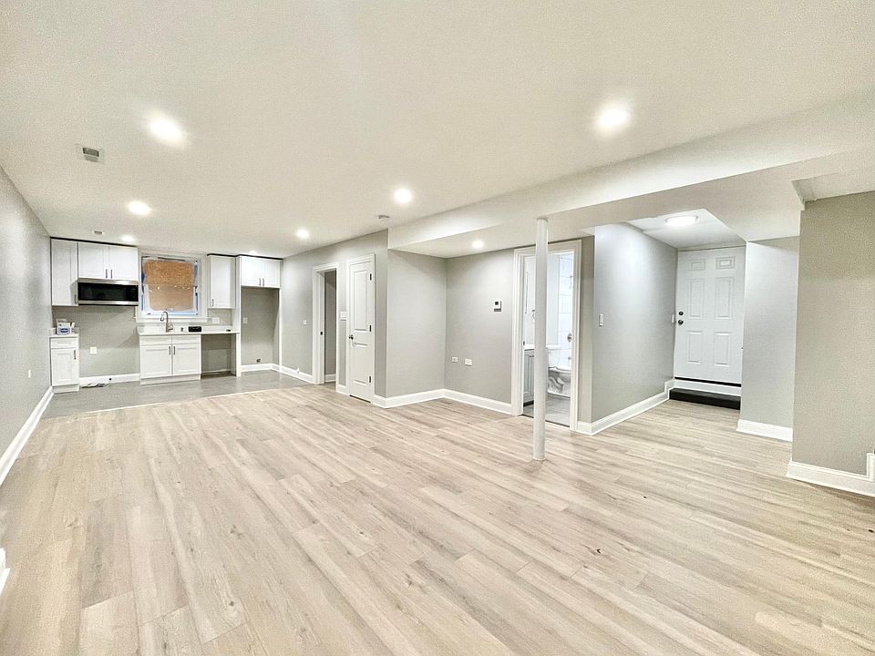 1st image of 1416 W Argyle St #B