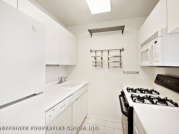 2nd image of 303 Greenwich St #9C
