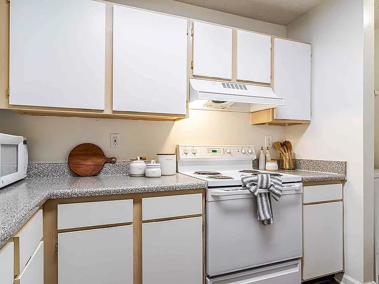River Club Apartments — Photo 35