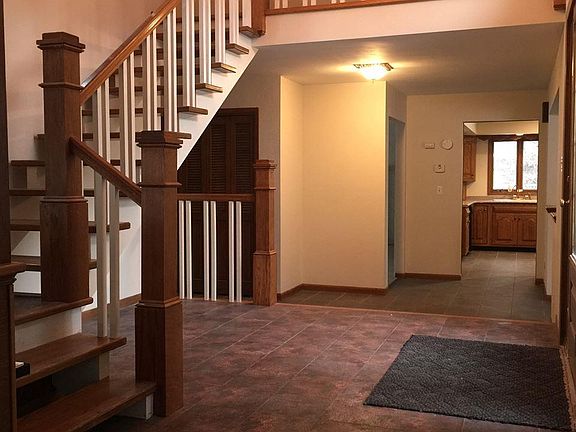 5th image of 712 Orchard Ln