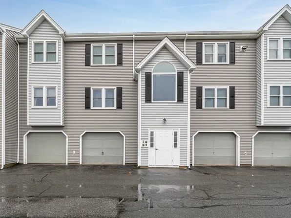 94 Tennis Plaza Rd Unit 5, Dracut, MA 01826