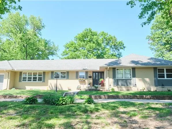 608 Sycamore Ln, Pittsburg, KS 66762