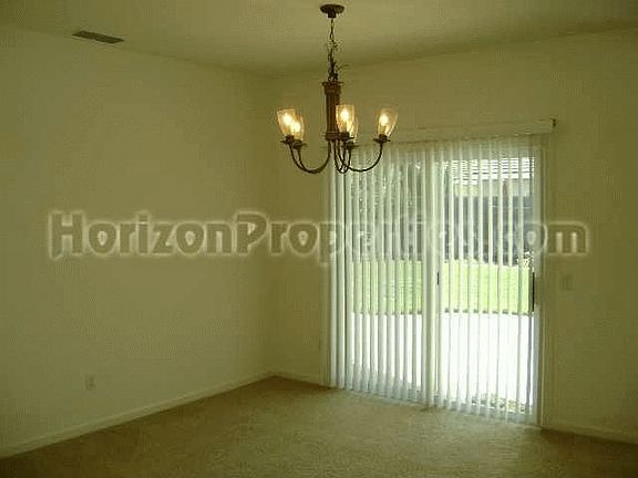 (5) : 7925 Quaker Ridge Way Sacramento, CA