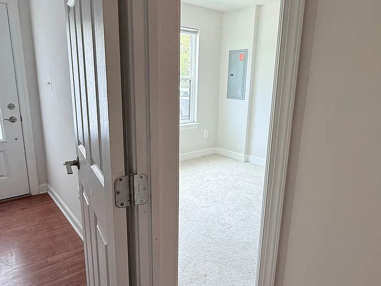 3511 Carnaby St — Photo 5