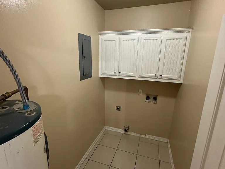 1020 Jesse St — Photo 8