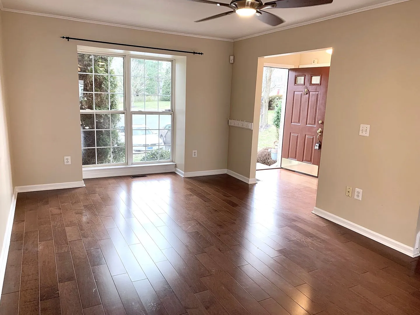 Beautiful 3bd 2.5bth Townhouse In Sought After Reisterstown! — Photo 3