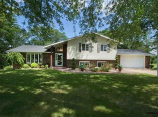 1 Ridgeway Rd, East Dubuque, IL 61025