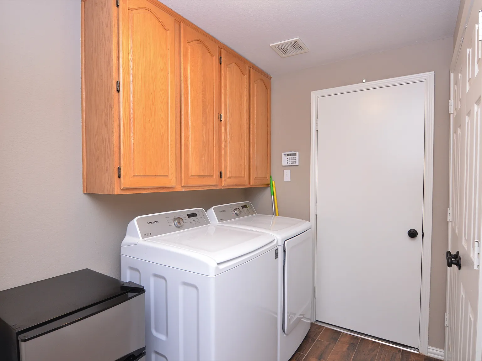4 bed, 3.5 bath, 3559 sqft, $4,650 — Photo 2
